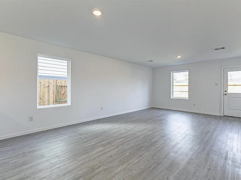 21438 Carosella Dr — Photo 12