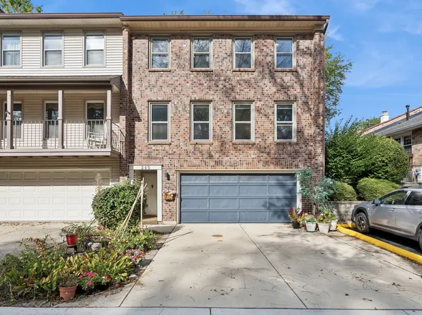 245 Stone Manor Cir, Batavia, IL 60510