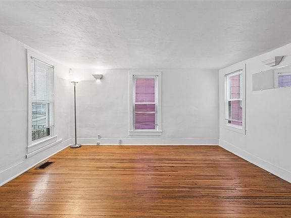 5th image of 2516 Charlotte St