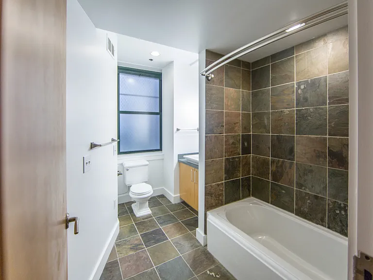 1525 Broadway — Photo 17