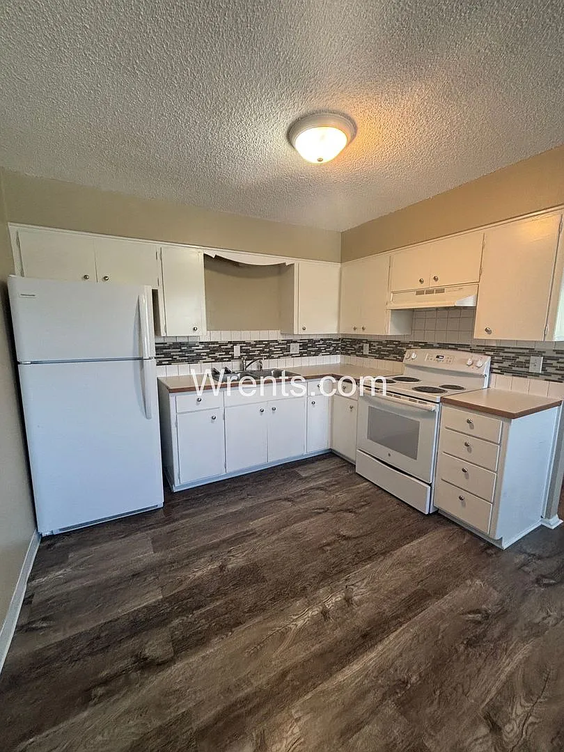 Charming 2-Bed/1bath Apt in Historic Browne's Addition with Off Street Parking — Photo 2