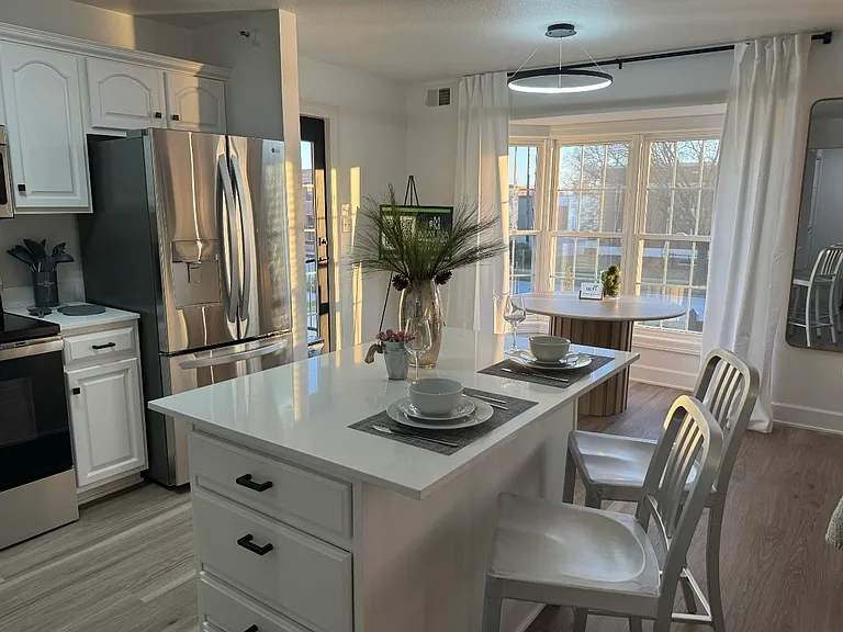 209 W Jefferson St #17 — Photo 6