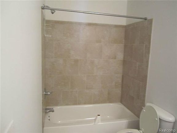 5th image of 4944 Kingston St