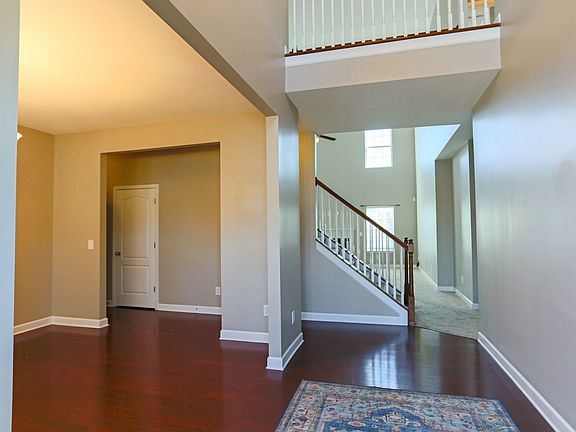 5th image of 1015 Laramie Ct