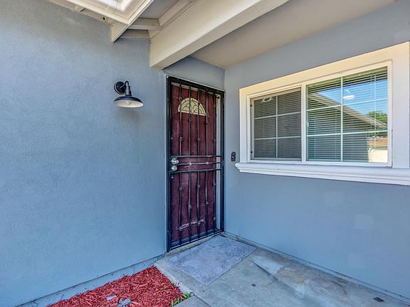 3rd image of 35 Monaghan Cir