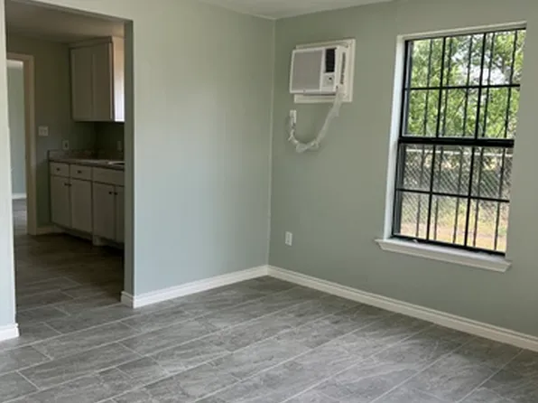 1218 NW 23rd St #2, San Antonio, TX 78207