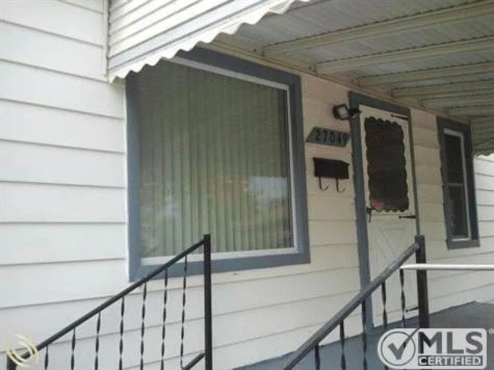 27049 Alger Blvd photo 1