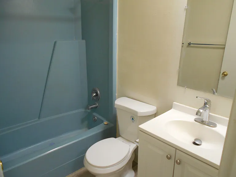 Charles Place Apartments — Photo 12