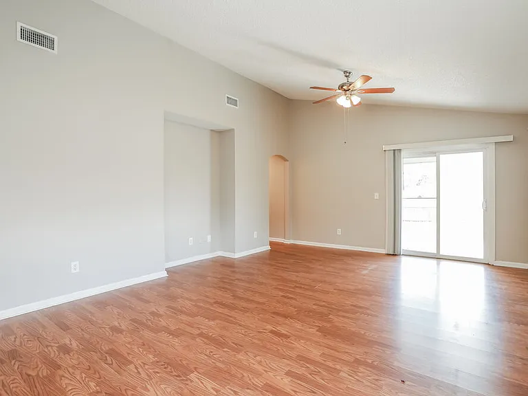 1976 Hunters Trace Cir — Photo 5