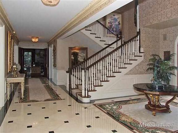 3rd image of 15600 Windmill Pointe Dr