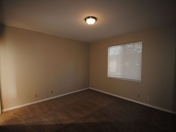 3rd image of 694 Willowgreen Cir
