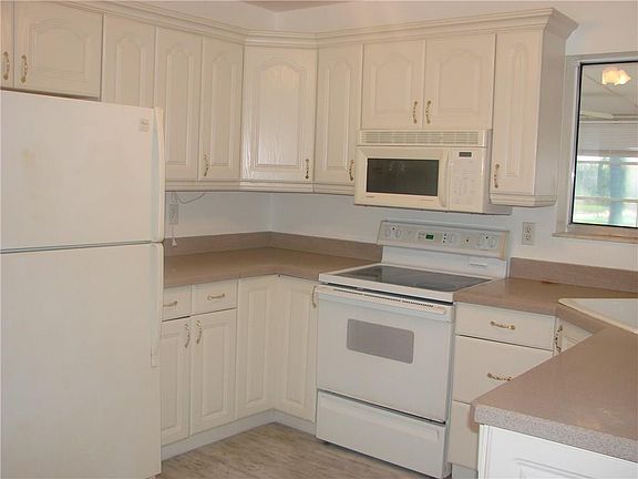 3rd image of 1310 SE Vestridge Ln
