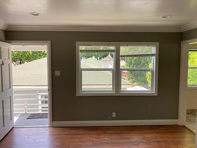 1st image of 2418 Oak St #6
