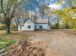 407 2nd Ave SW, Gravette, AR 72736