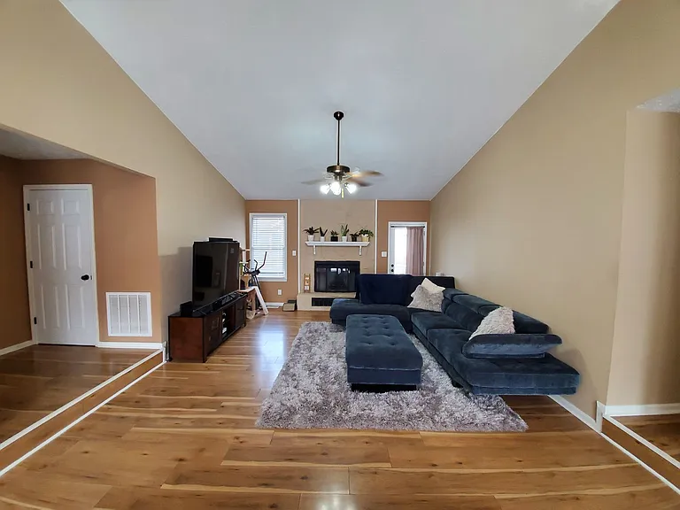 6786 Candlewood Dr — Photo 2