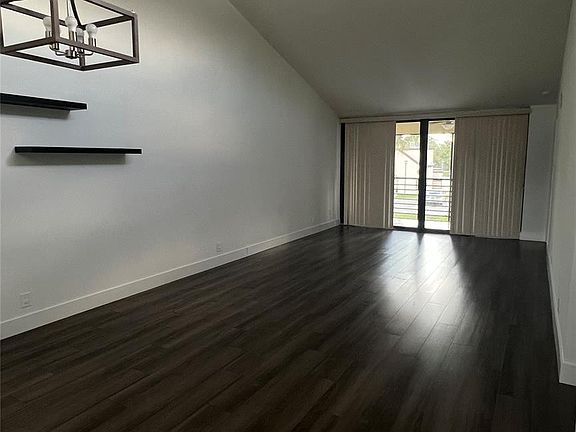5th image of 11278 Taft Street #11278