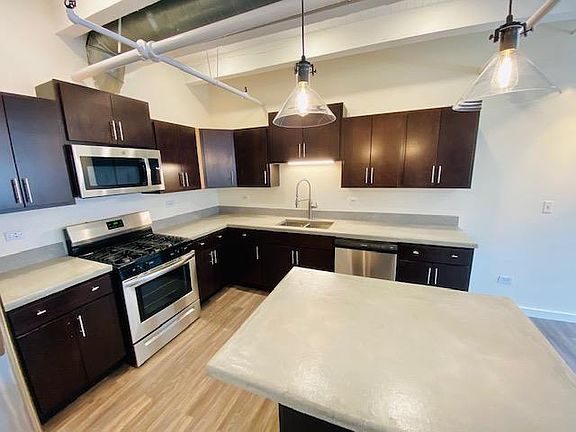 4th image of 1049 N Paulina St #A