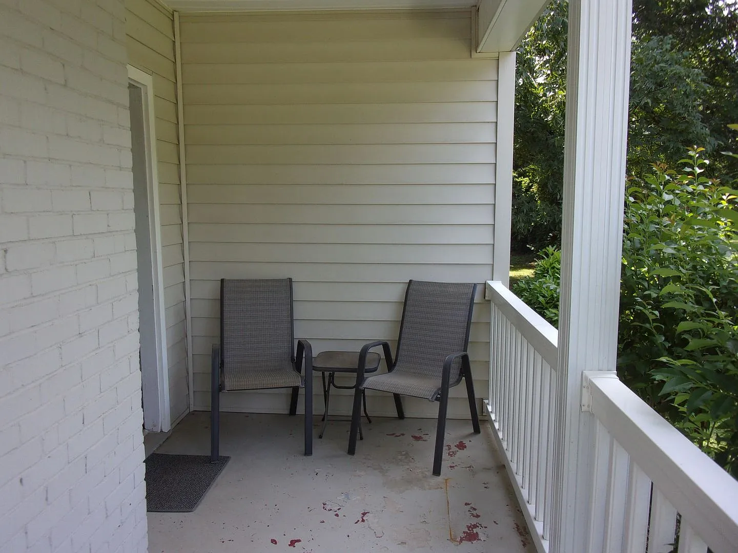 Beautifully Updated 3 Bedroom 1 1/2 Bath Home off Ebenezer Road — Photo 3
