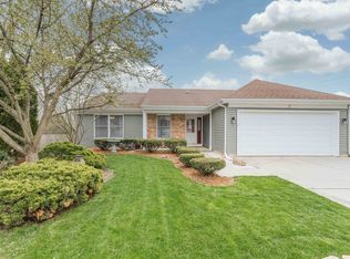 8 Hunter Ct, Montgomery, IL 60538