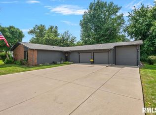 903 6th St, Pawnee, IL 62558