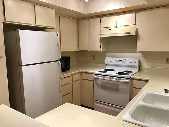 4th image of 1280 Bellevue Way NE APT 1