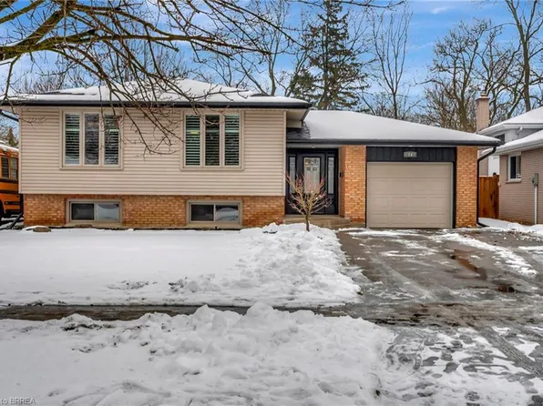 24 Madison Ave, Brantford, ON N3T 5X4