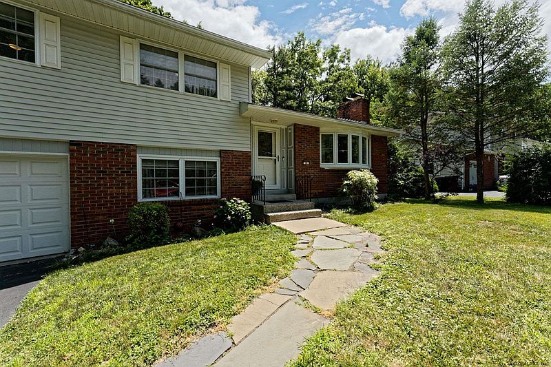 5th image of 18 SCOTCH PINE Drive