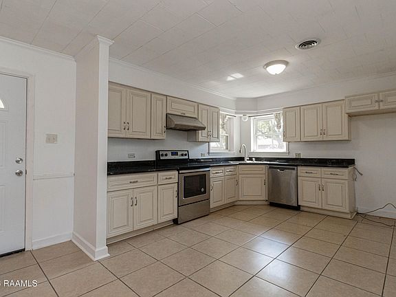 5th image of 801 Vicnaire St