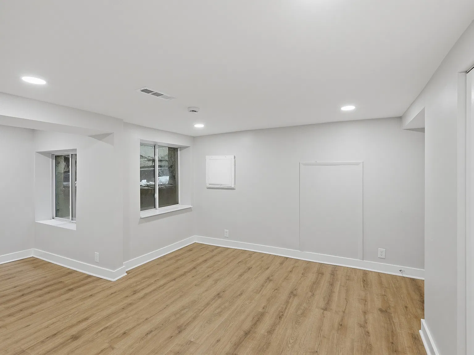 2388 Champlain St NW — Photo 4
