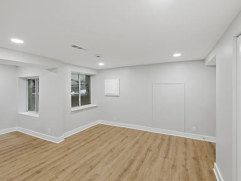 2388 Champlain St NW #3 — Photo 5
