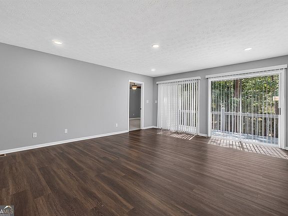 5th image of 938 Charleston Ct