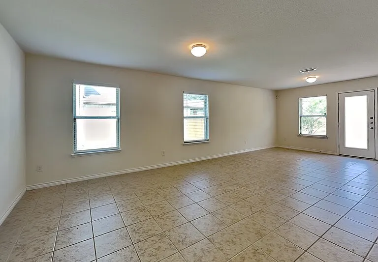 14625 Briarcrest Dr — Photo 2
