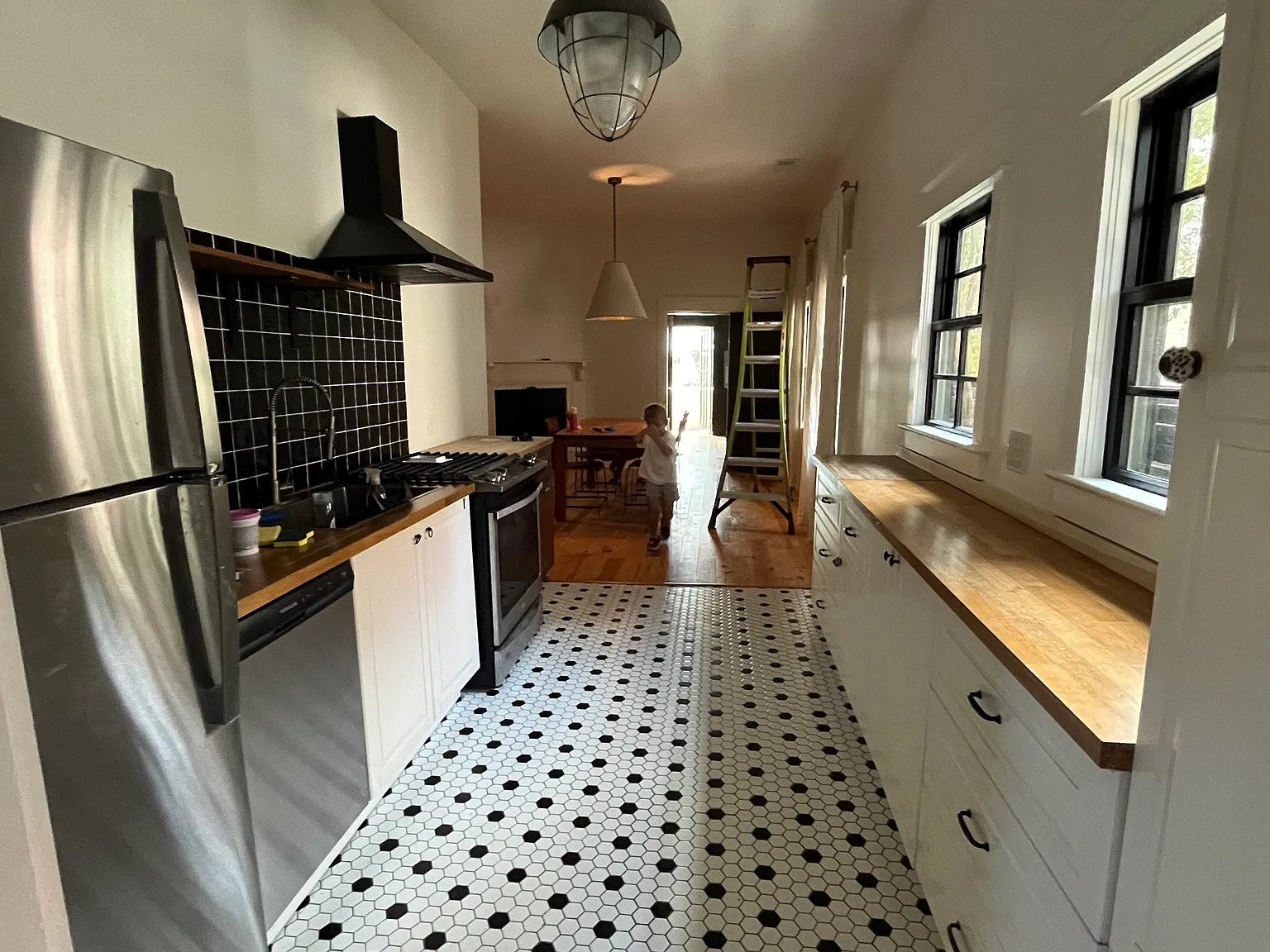 2 bed, 1116 sqft, $4,100 — Photo 2