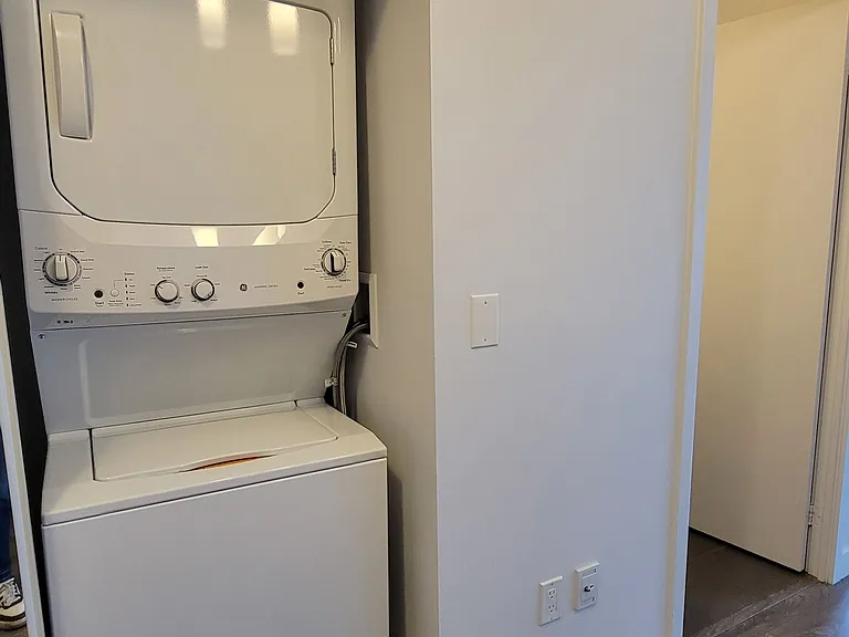 8 Eglinton Ave E #3003 — Photo 9