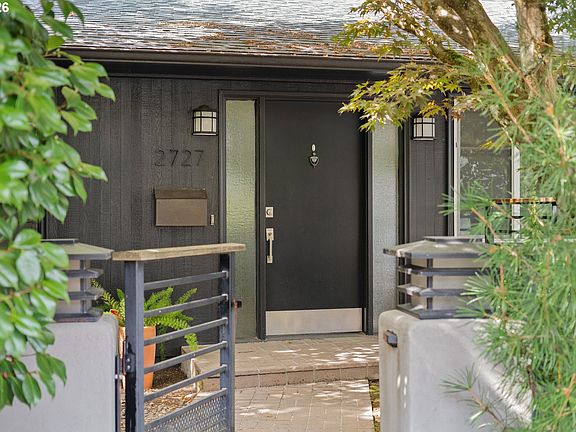 3rd image of 2727 SW Patton Ct