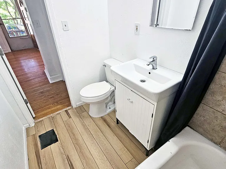 Main Bath Room 1st Floor Next to Master Bed Room