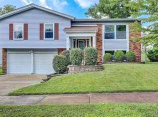 927 Bellestri Dr, Ballwin, MO 63021