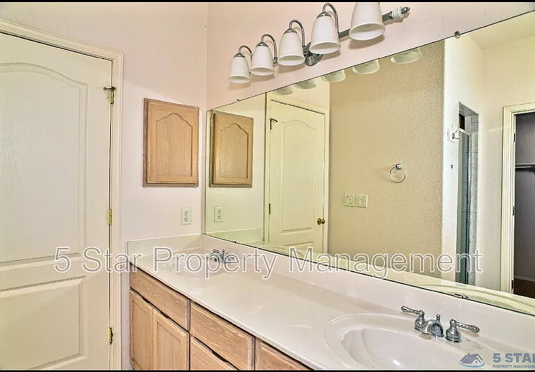 1560 Via Appia St — Photo 31