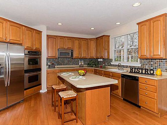4th image of 6829 Woodhaven Pl