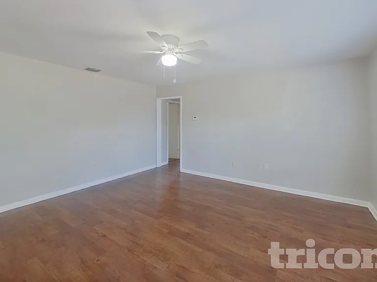 1604 Clark St — Photo 2