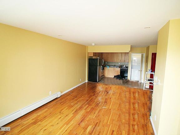 5th image of 10422 39th Ave APT 3B