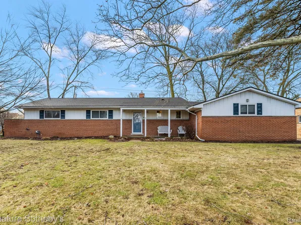 28830 Lorikay St, Farmington Hills, MI 48334