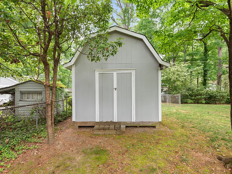 2727 Stratford Dr — Photo 4