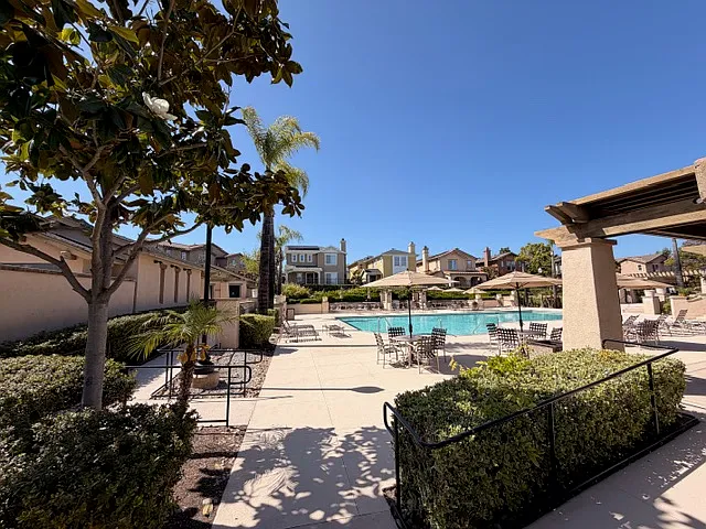 2297 Treetop Ln — Photo 35
