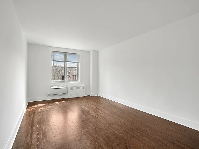 2160 Matthews Ave #7W — Photo 6