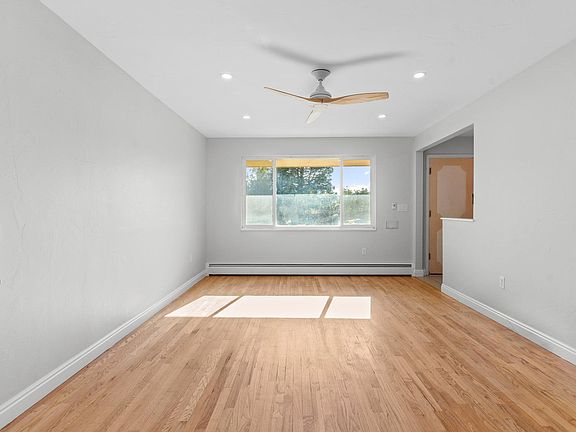 5th image of 3572 S Hillcrest Dr
