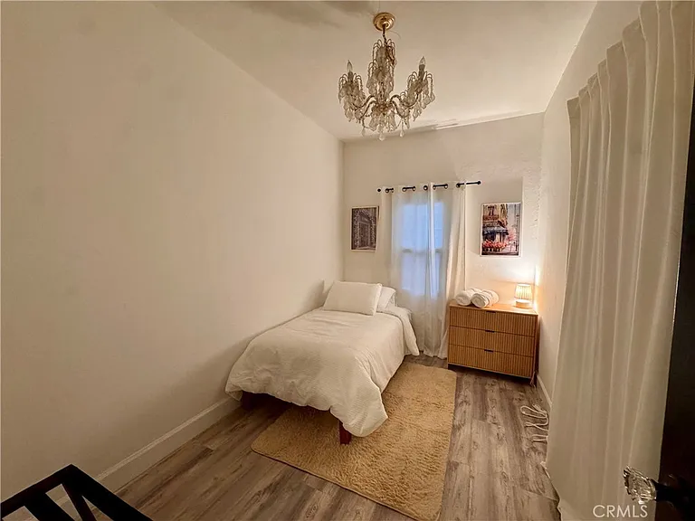 323 W 18th St #323 — Photo 6