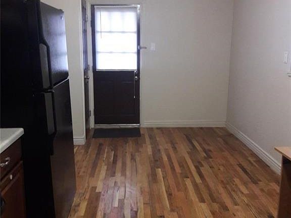 3rd image of 7413 Sequoia Way