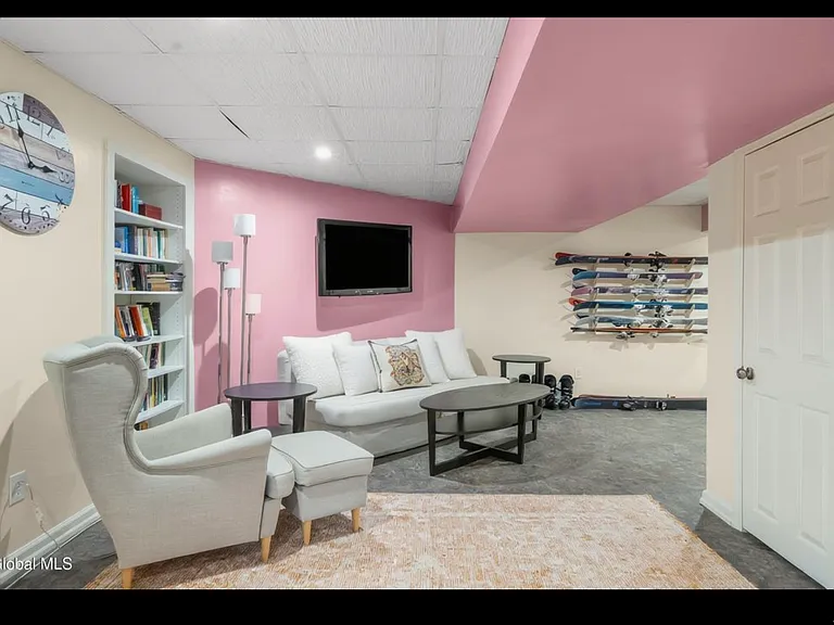 8 Fox Glove Ct — Photo 31