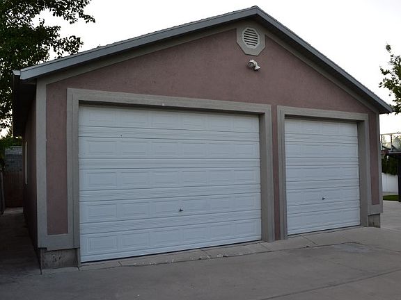 2nd image of 10046 S Aberdeen Cir